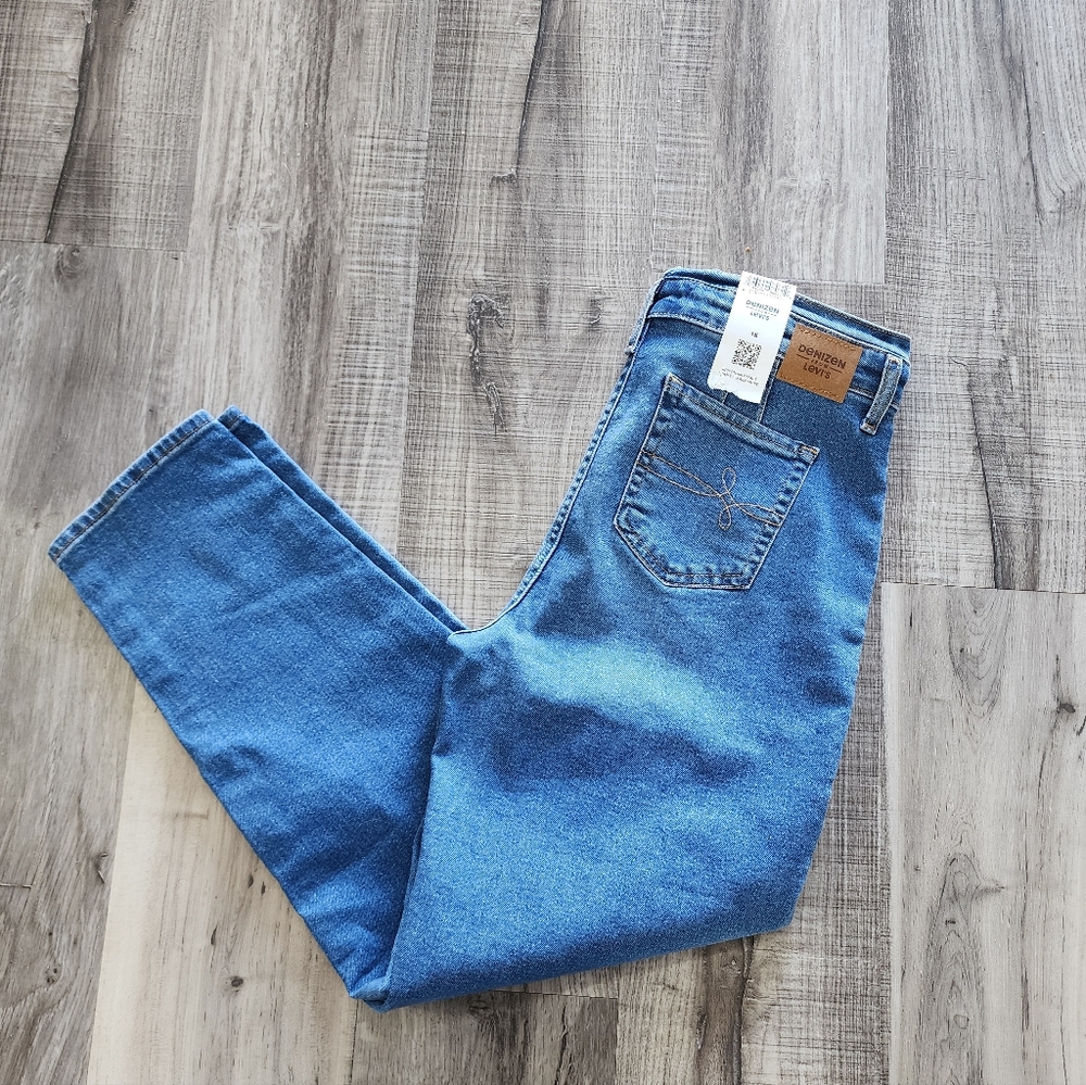 Levi's Women's High-Rise Tapered Jeans - Light Blue Denim